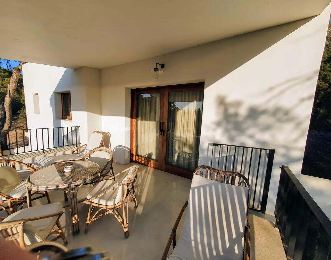 Entrance through terrace